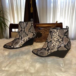 Treasure & Bond Natalie Women's Snake Print Size 6